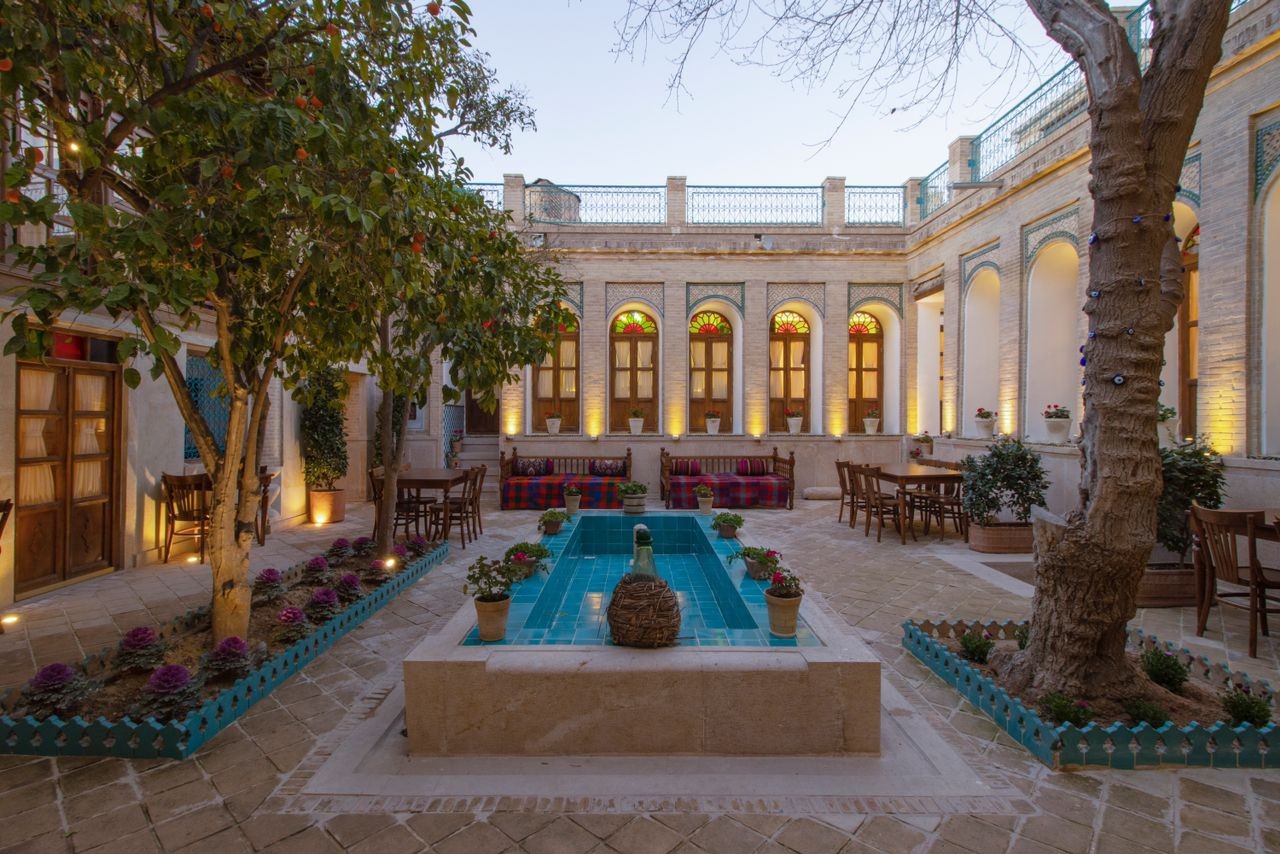 نمای ظاهری TraditionalHouse ورتاج 